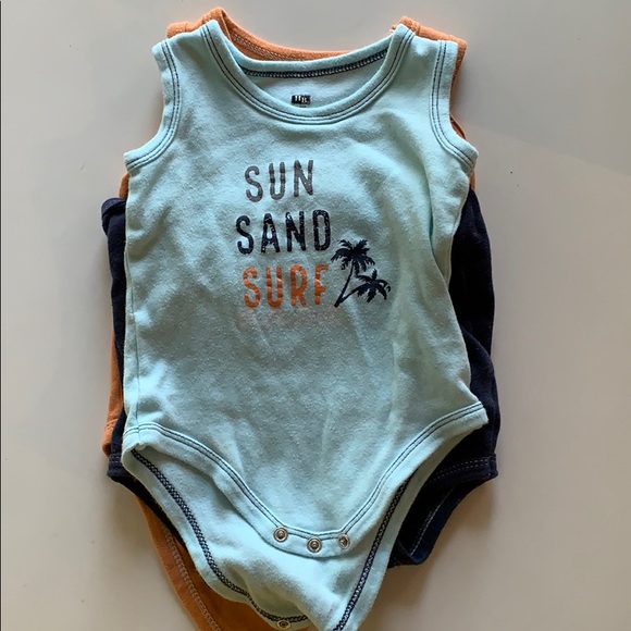 3 pack onesies - Picture 2 of 3